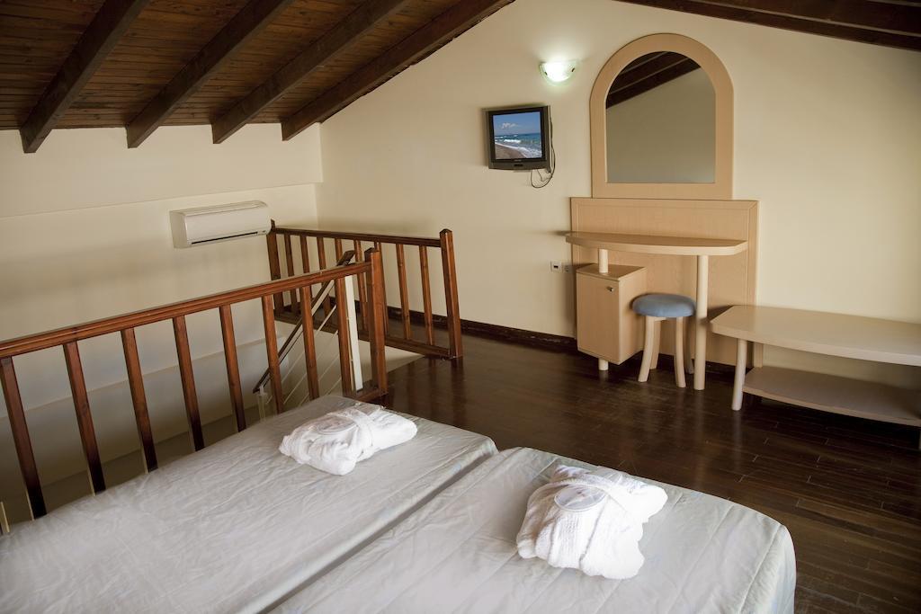 Jo An Beach Hotel Adelianósz Kámbosz Kültér fotó